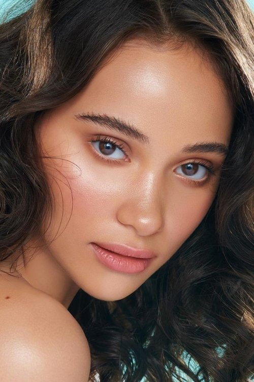 Aurora Ribero as Komang