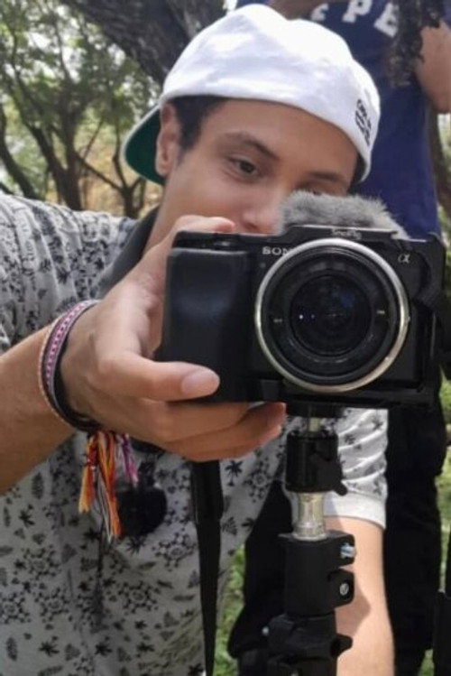 Thauã Arruda as Nic