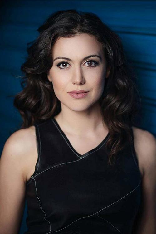 Hana Sofia Lopes as Melusina