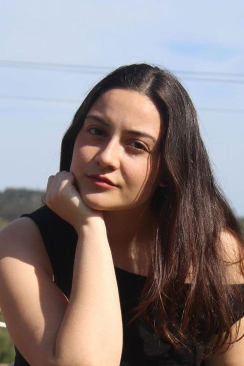 Laura Recarey as Yesi