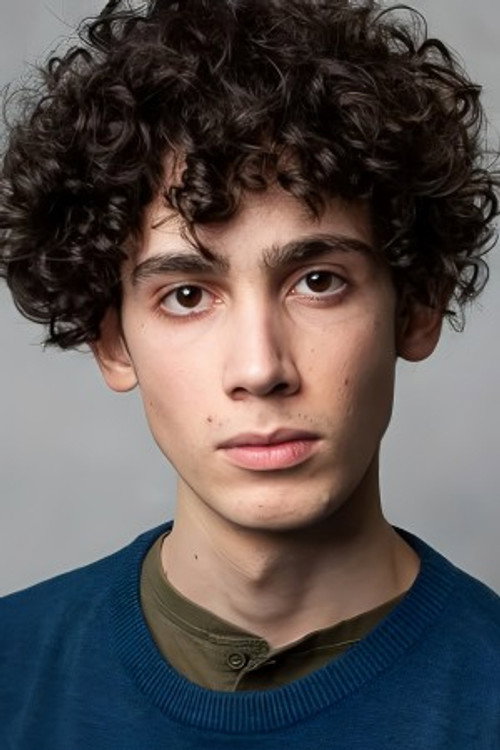 Victor Ferreira as André