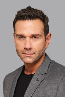 Tasos Iordanidis as Κλαούντιο