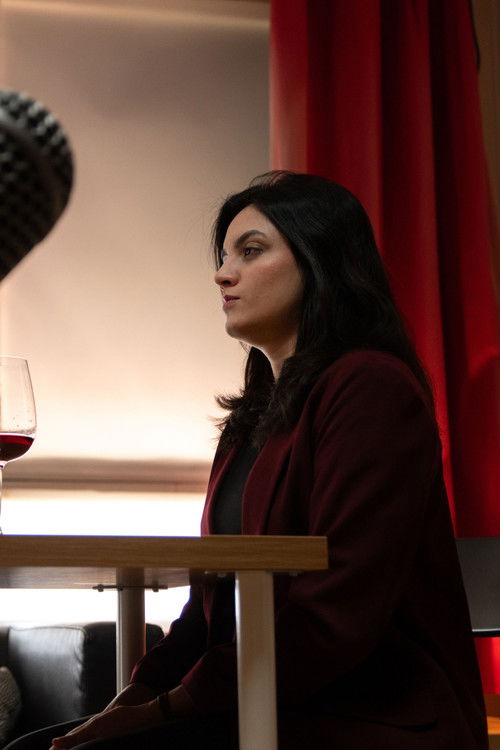 Mahnoor Hasnain as Woman on date