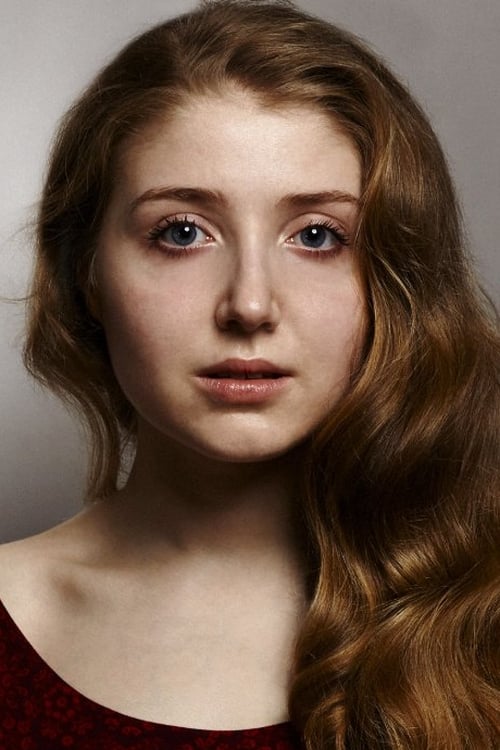 Bebe Cave as Issy Pitt