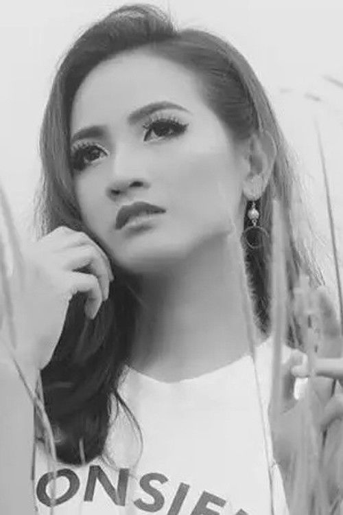 Rieza Prilicya as Warna