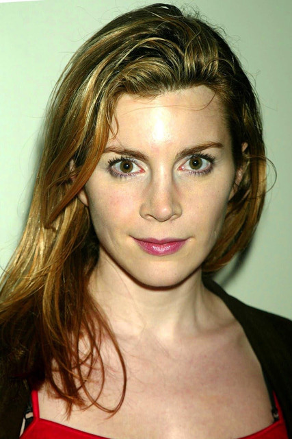 Clara Bellar as Rachel