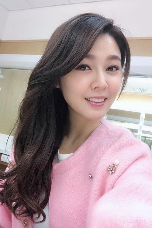 Sabrina Pai as Mie Yao Bie