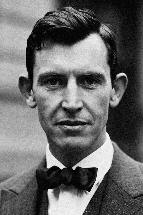 Harry d'Abbadie d'Arrast as Man in Nightclub (uncredited)