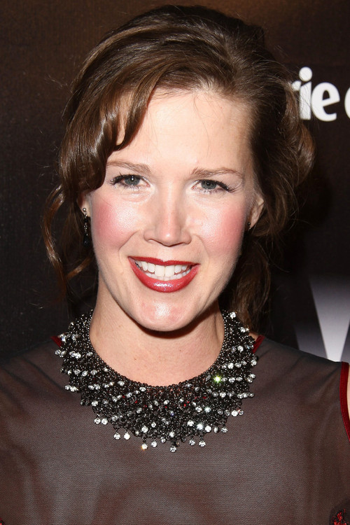 Adria Tennor as Leslie