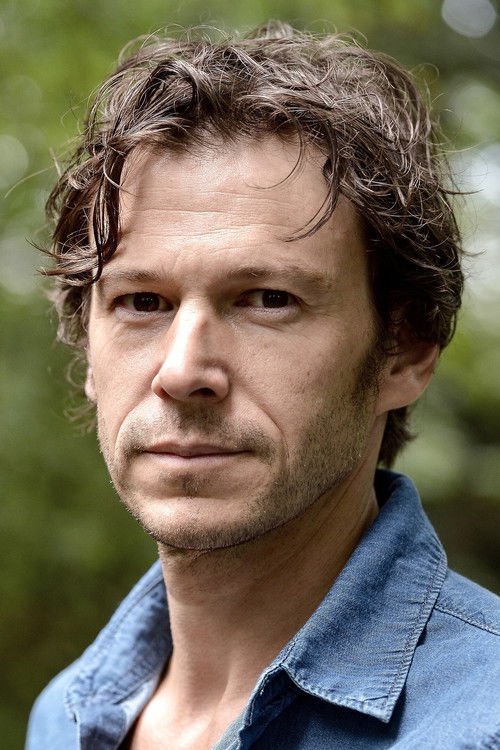 Tom Neal as Préfet Amgot