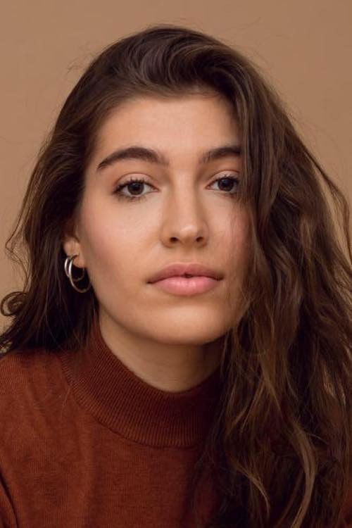 Victoria Leblanc as Aurélie