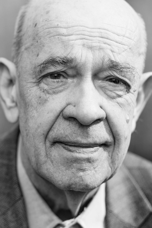 Antoni Krauze as Paweł's father