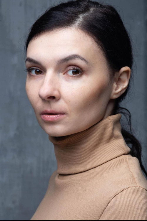 Tetiana Sydorchuk as Julia's Mother