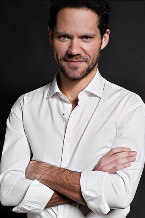 Gustavo Vargas as Rámon