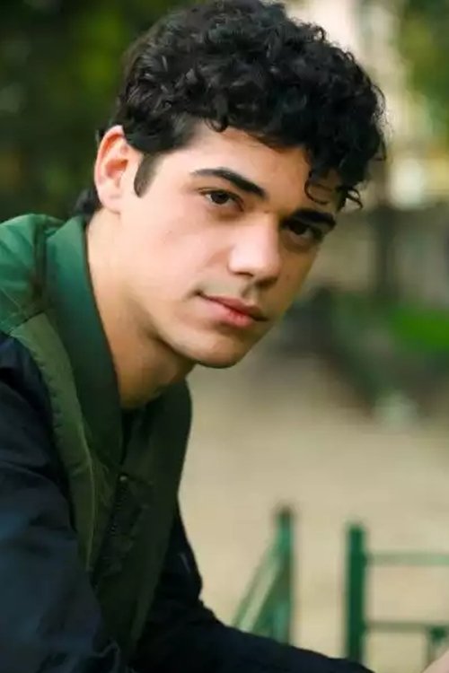 Emanuele Misuraca as Davide Aiello