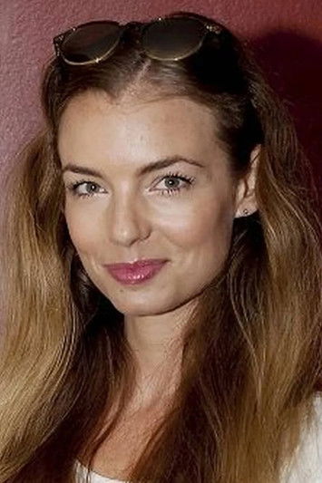 Camille Rommedahl as Sygeplejerske