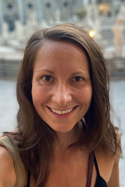 Klára Hajdinová as Acrobat