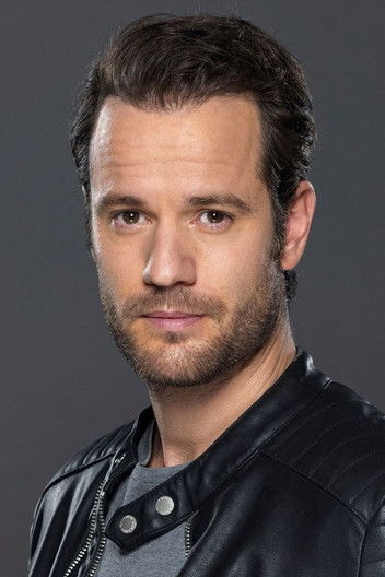 Miklós Bányai as Maximillion