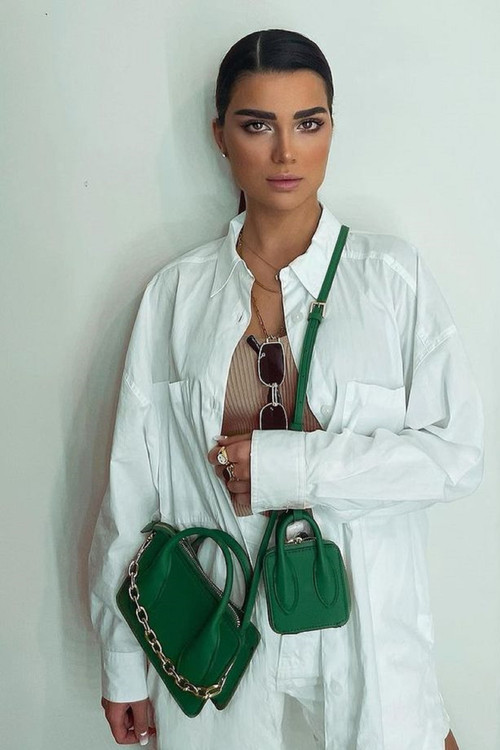 Vina Mohammadi as Vina