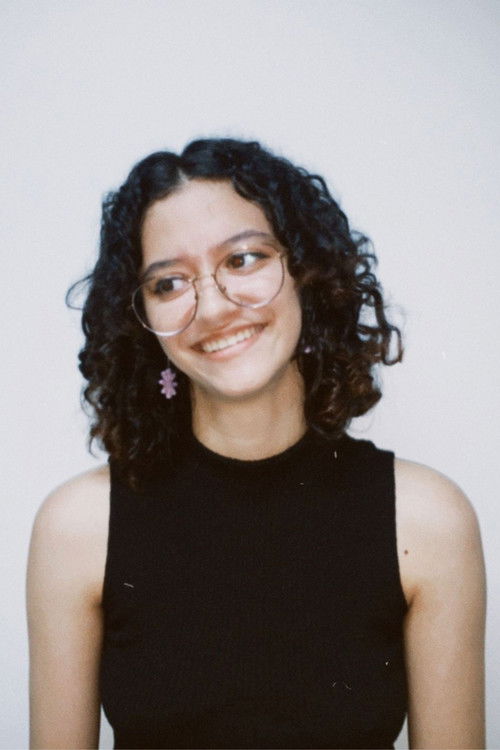 Maria Clara Lima as Woman Walking 2