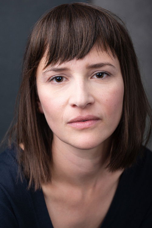 Holly Georgia as Hannah