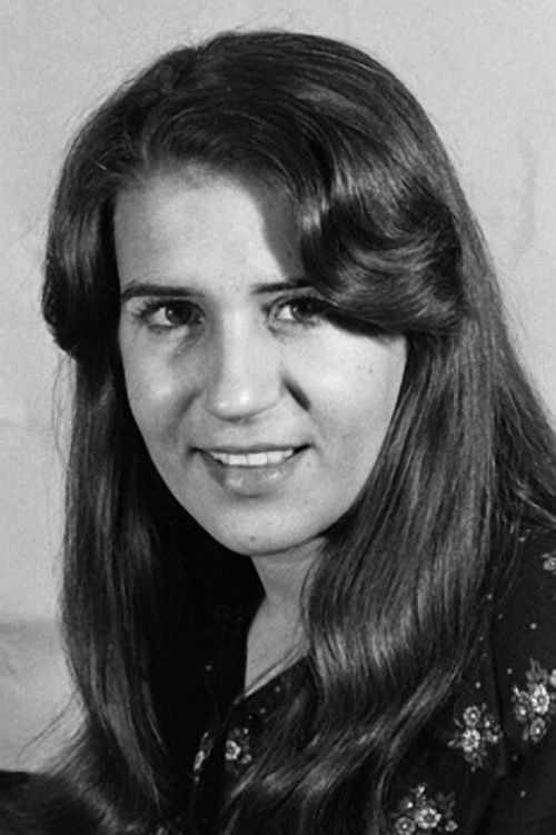 Ermelinda Duarte as Clara