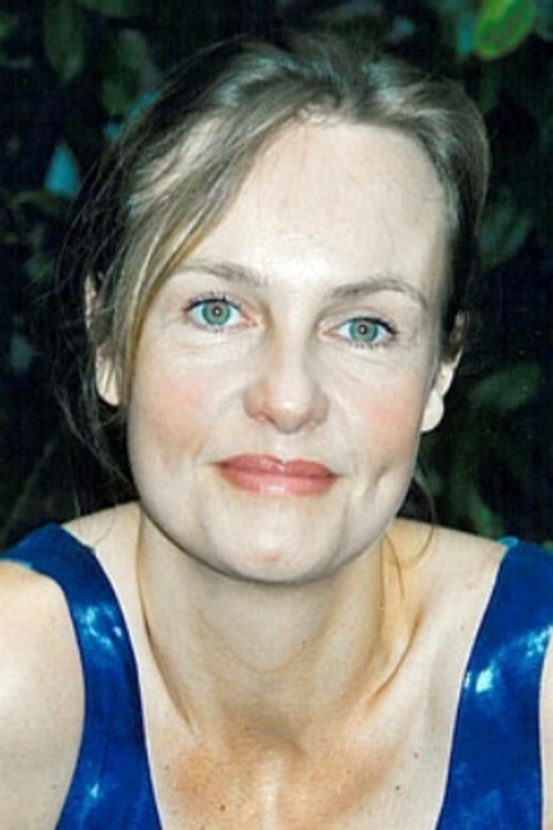 Sophie Michaud as Isabelle Leroy