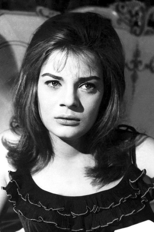 Nadia Lotfi as الصحفية خطيبة عصام