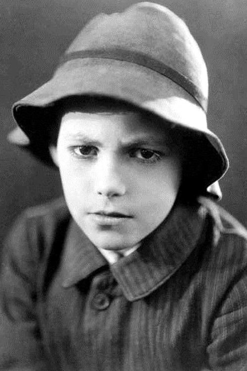 Jean Forest as Etienne