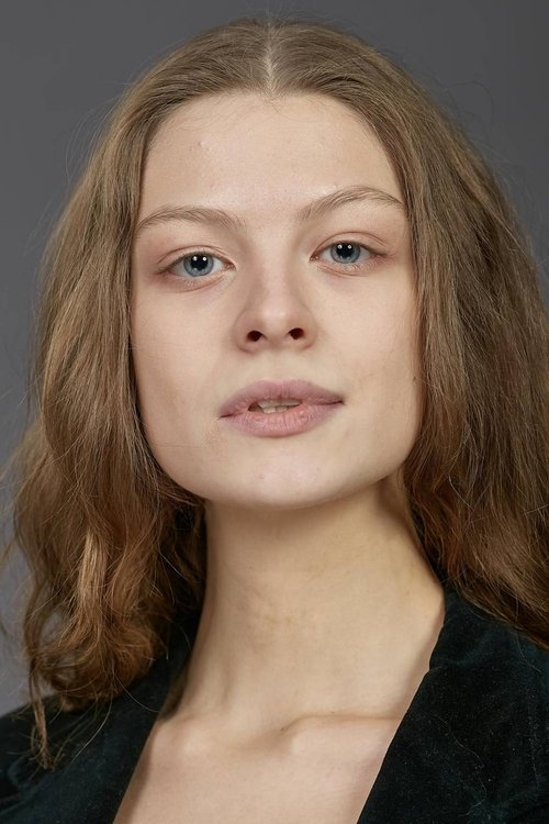 Karina Labovkina as Girl in the toilet