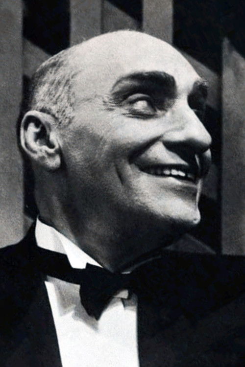Florencio Parravicini as Spaghetti - Armando's father