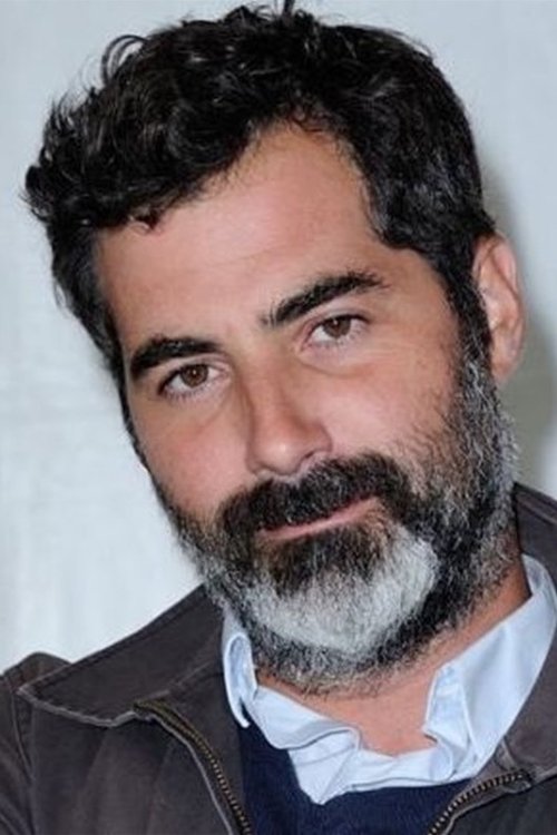 Frank Bellocq as Chasseur 3