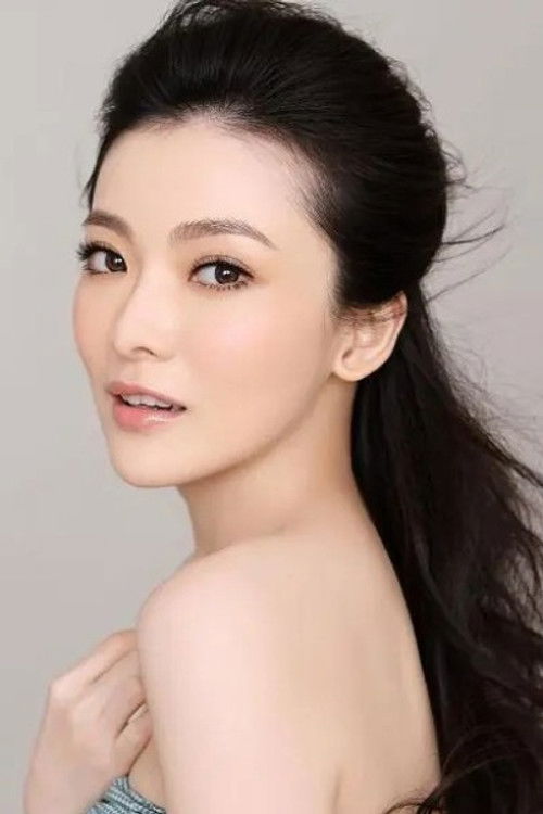 Renee Yan as 明珠