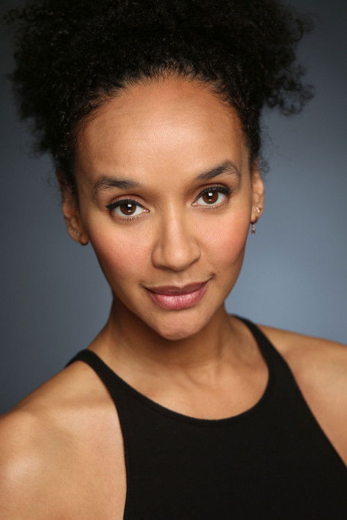 Claudia Coelho as Sara