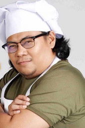 Joma Labayen as Priest