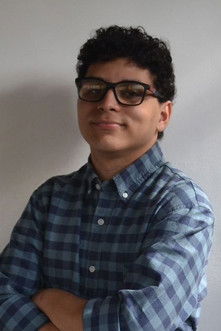 Juan Bellorín as Voz en Off