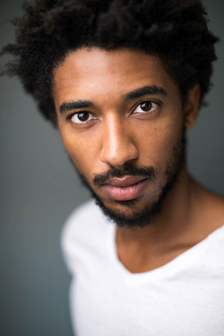 Alberto Boubakar Malanchino as Elvis