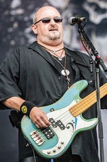 Volker Krawczak as Bass