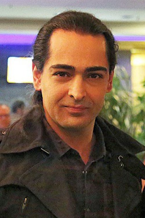 Soroush Goudarzi as Mohsen Enayat