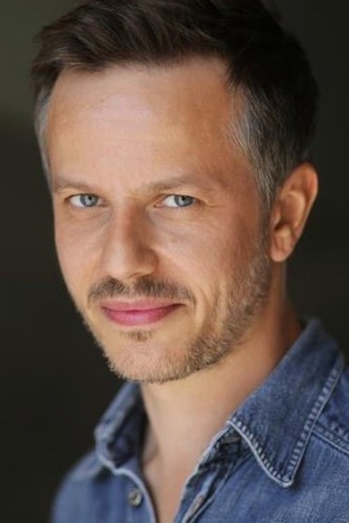 Luke de Woolfson as Sean