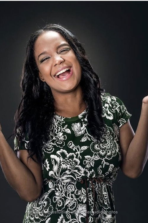 Anabell Silverio as Tia de Mariah (V.O)