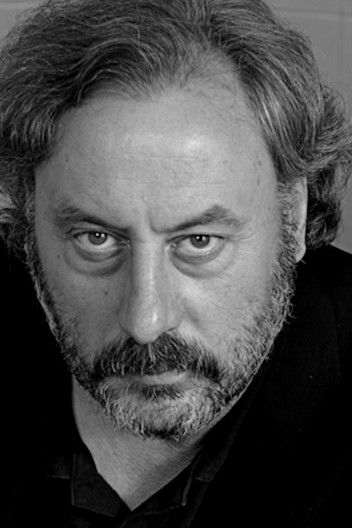 Julio Llamazares as Julio Llamazares