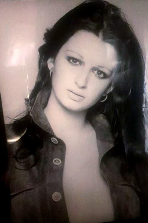 Cinzia Romanazzi as Carmela