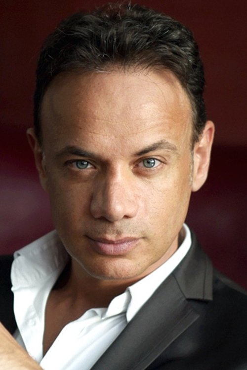 Marc Brun Adryan' as Le bagagiste