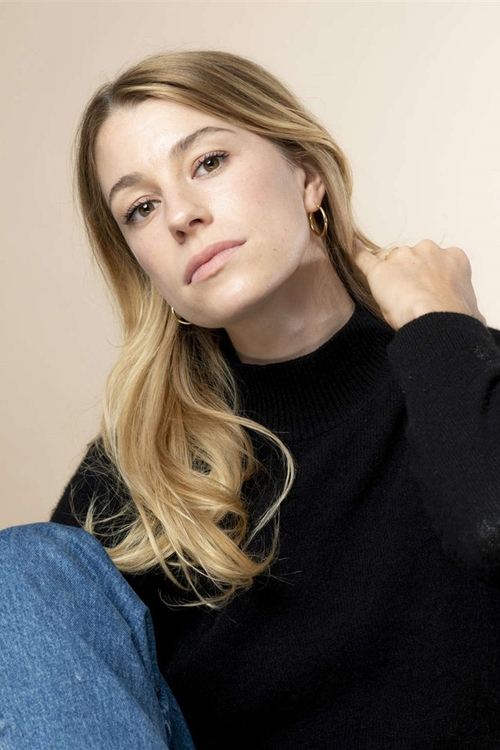 Lison Daniel as (voice)