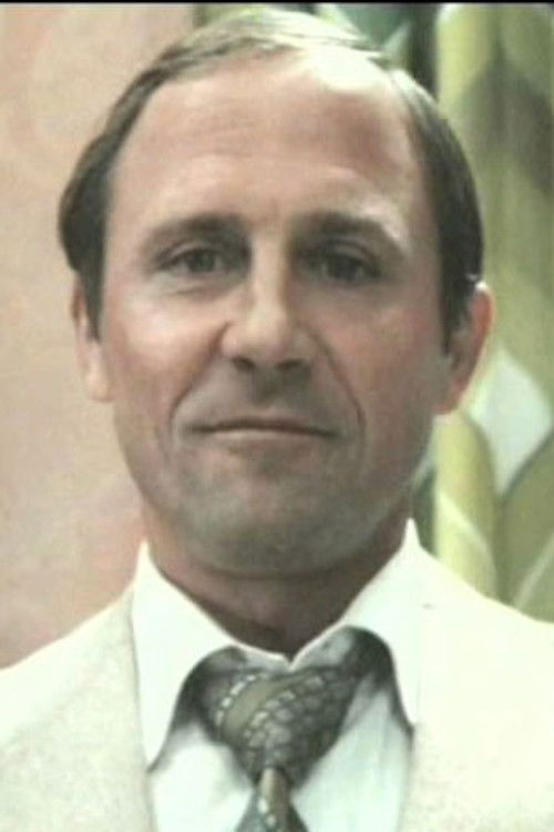 Nikolai Babenko as Artur Grigor'yevich prorab na stroyke, zhenikh Marii