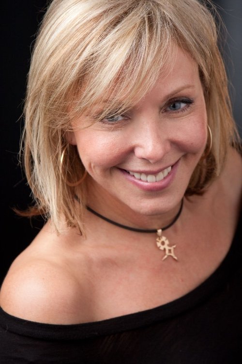 Ava Lazar as Cynthia Manning