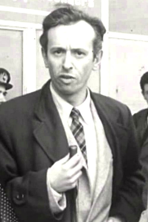 Carlo Mazzarella as Il capostazione uscente