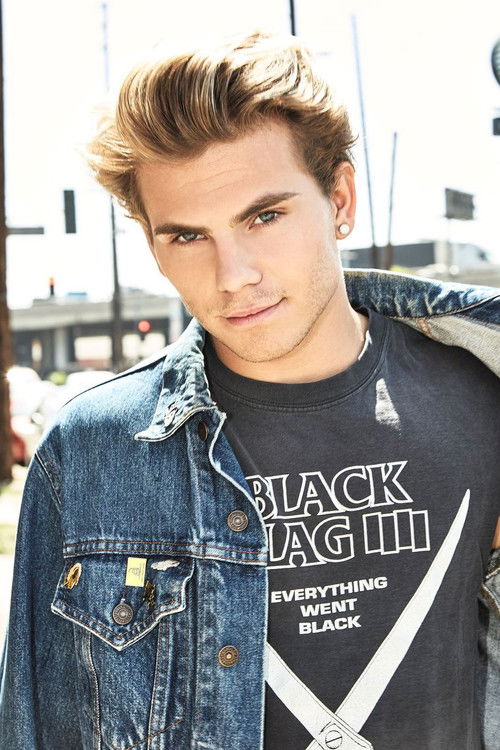 Jordi Whitworth as Darren