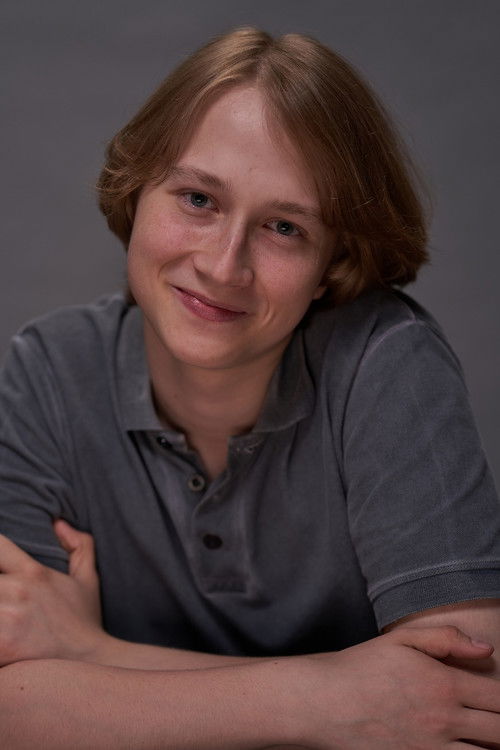 Kristian Iftodi as Артём